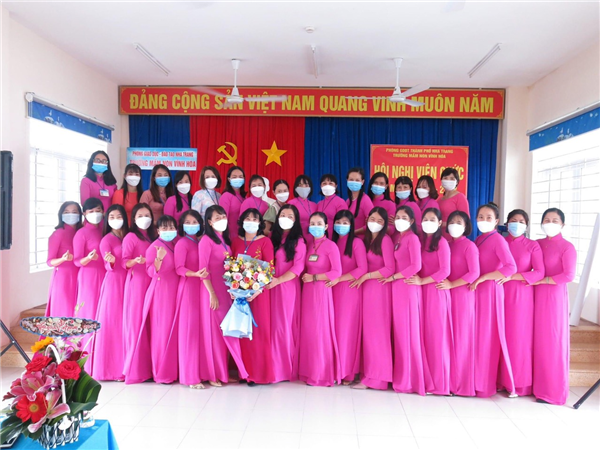 Trường MNVH vinh dụ đón đoàn UBMTTQ- TP, LĐTP, phòng GDDT, Đảng ủy, UBND và trạm y tế phường,  PHHS chúc mừng nhà trường nhân ngày NGVN 20/11!
